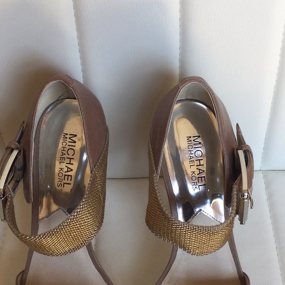 EUC Michael Kors 8M Tan with Gold and Silver Leather Upper Shoes Heels - Picture 4 of 16